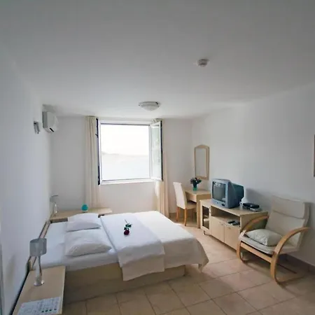 Beachfront Tamarix - 5 公寓 *